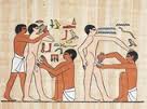 Bassorilievo rappresentante schiavi egizi che massaggiano piedi e mani